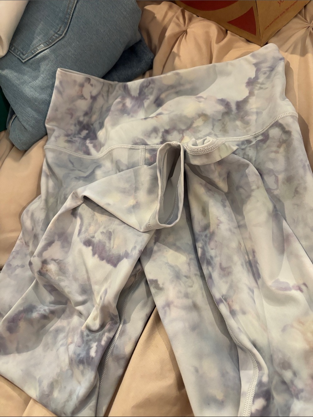 Athleta Lavender & White Marble Tie-Dye Leggings